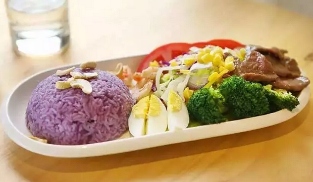 高端低價消費均增長，餐飲差異化競爭成新戰(zhàn)場