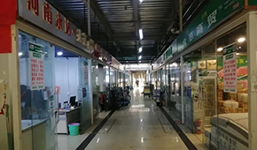 7成凍品商戶選擇“不返鄉(xiāng)”，萬邦市場(chǎng)春節(jié)首次“閉市營(yíng)業(yè)”