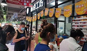 把廚房搬進超市，跟餐飲店搶生意，預制菜成零售企業(yè)“引流利器”